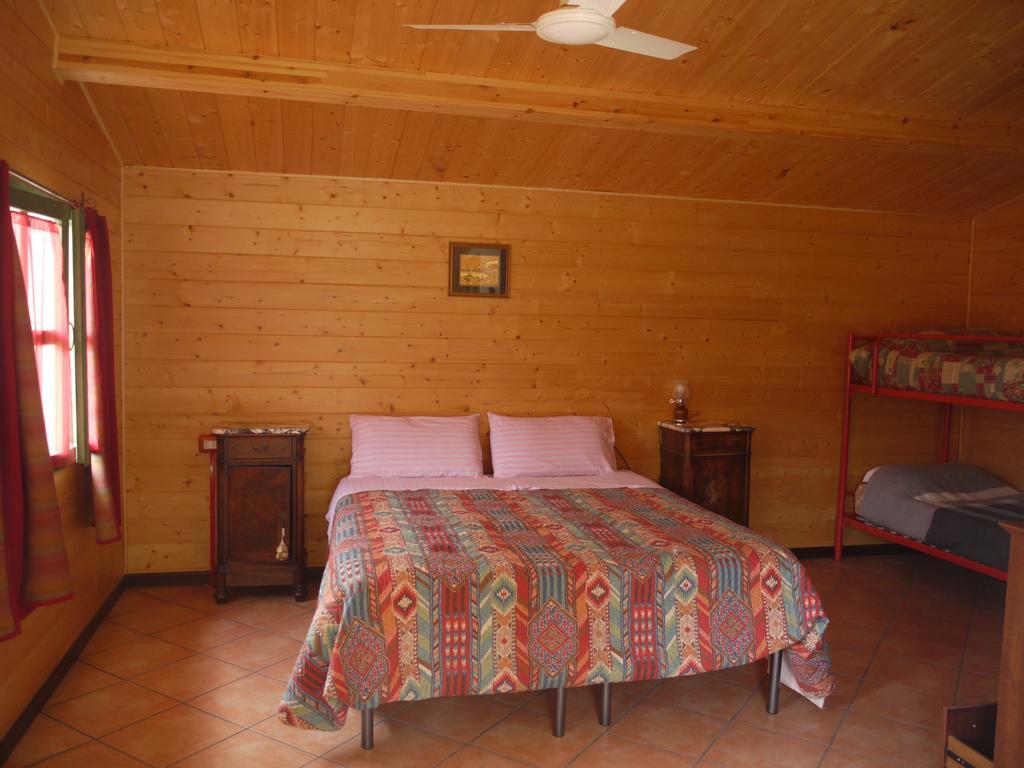 فلومينيماجيوري Su Trabi B&B الغرفة الصورة