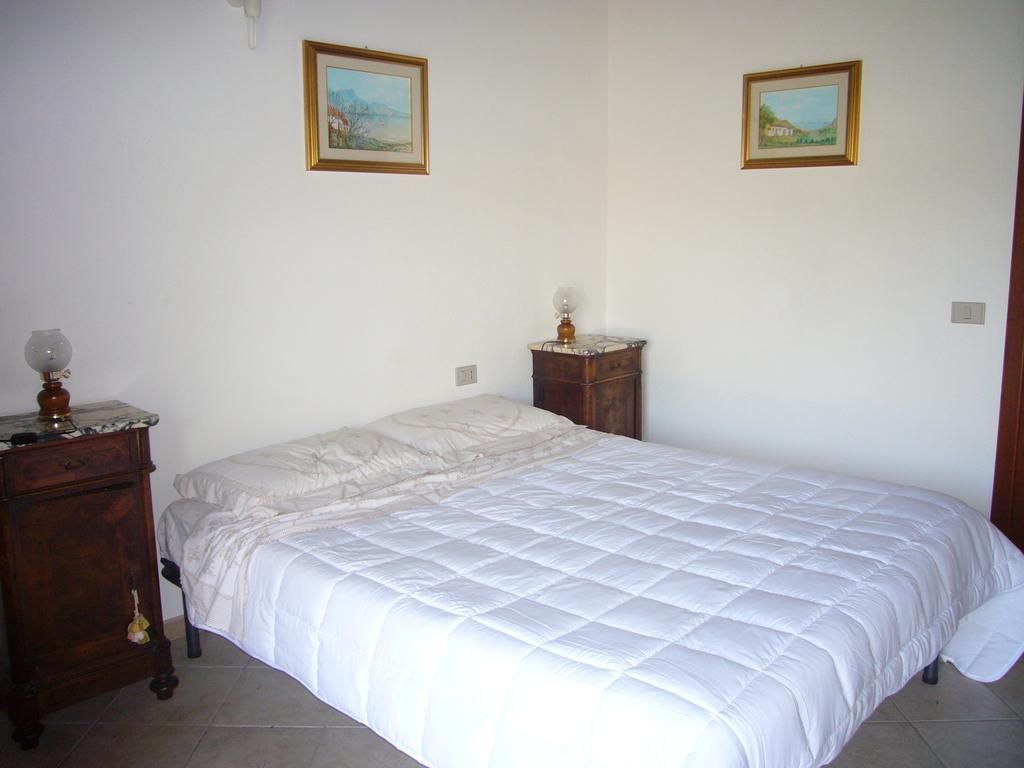 فلومينيماجيوري Su Trabi B&B الغرفة الصورة