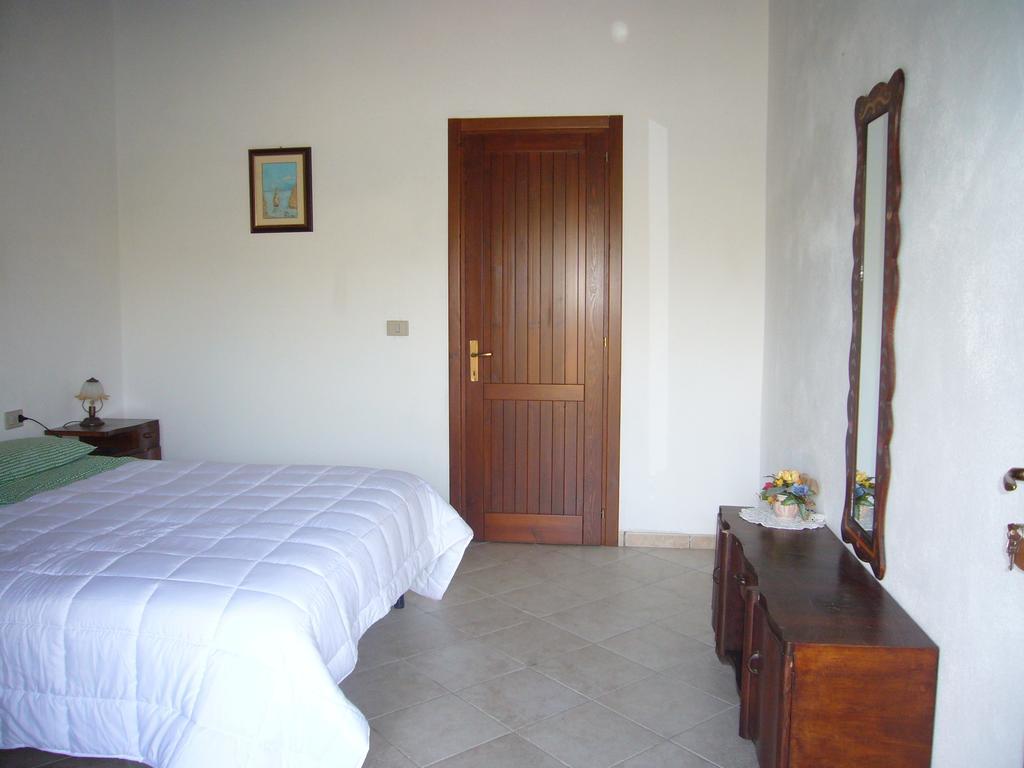 فلومينيماجيوري Su Trabi B&B الغرفة الصورة